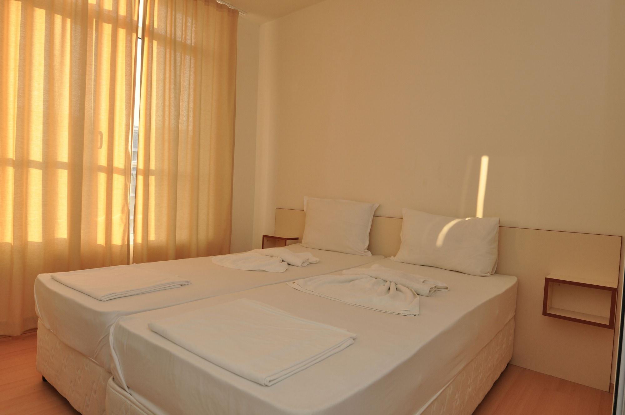 Rainbow 2 Holiday Complex Pantai Sunny Bagian luar foto