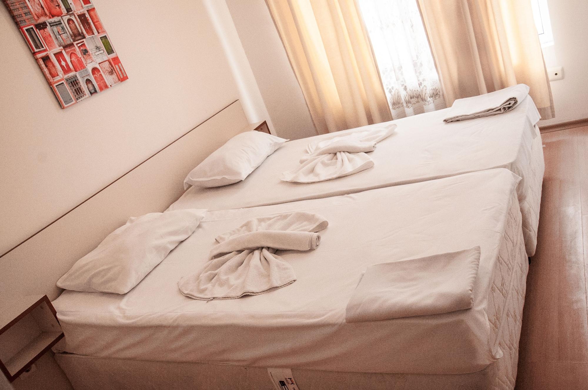 Rainbow 2 Holiday Complex Pantai Sunny Bagian luar foto