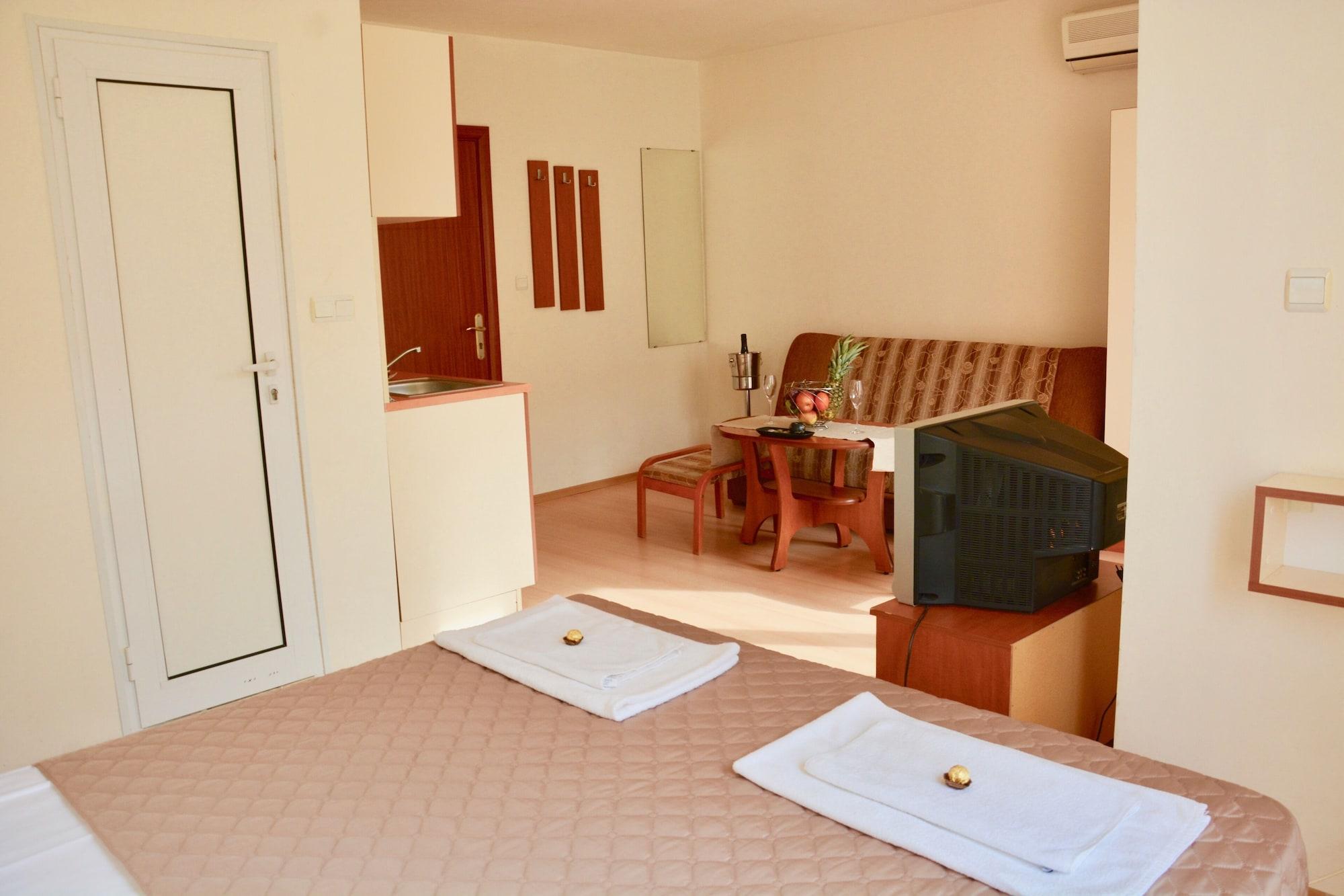 Rainbow 2 Holiday Complex Pantai Sunny Bagian luar foto