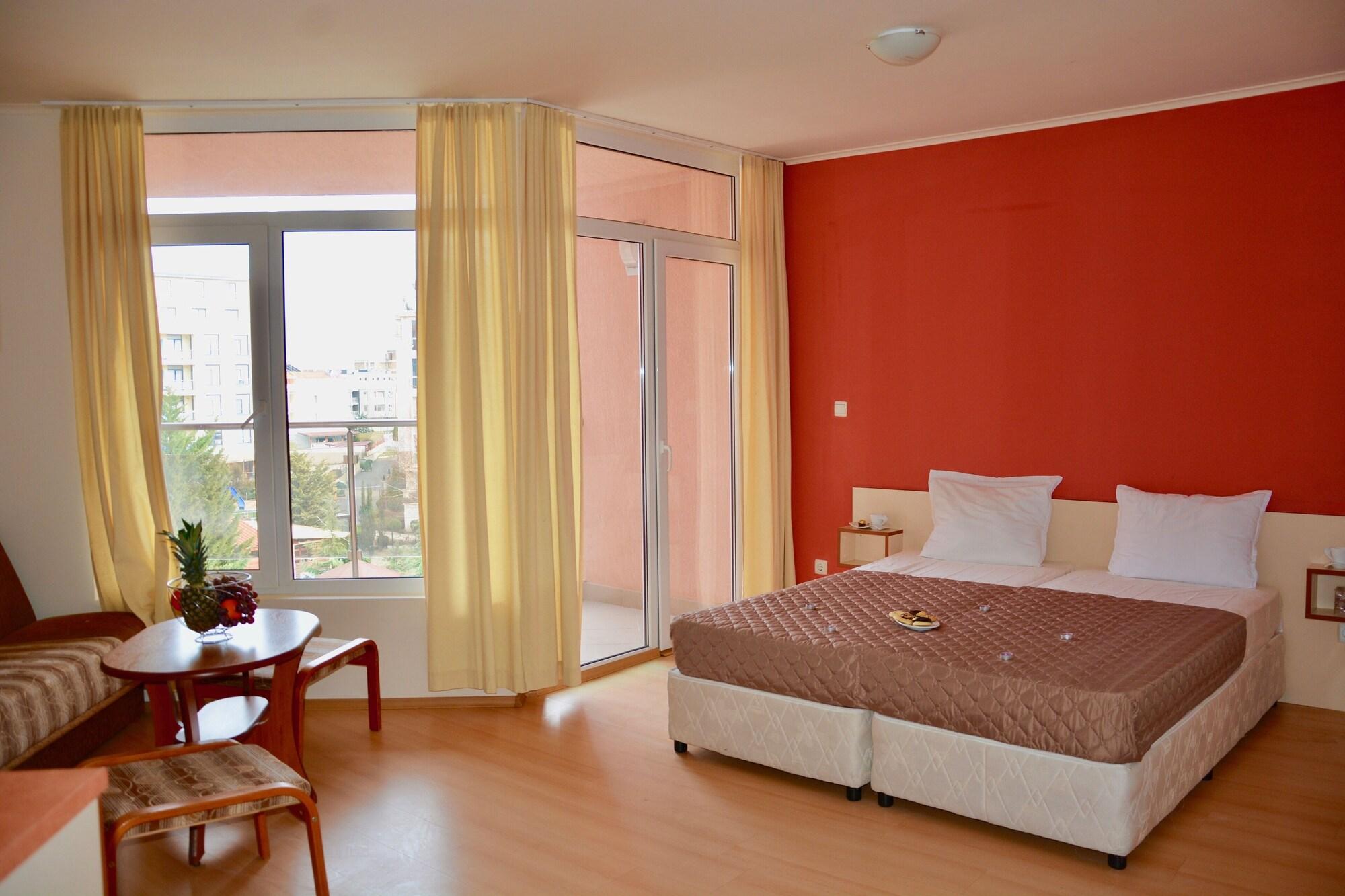 Rainbow 2 Holiday Complex Pantai Sunny Bagian luar foto