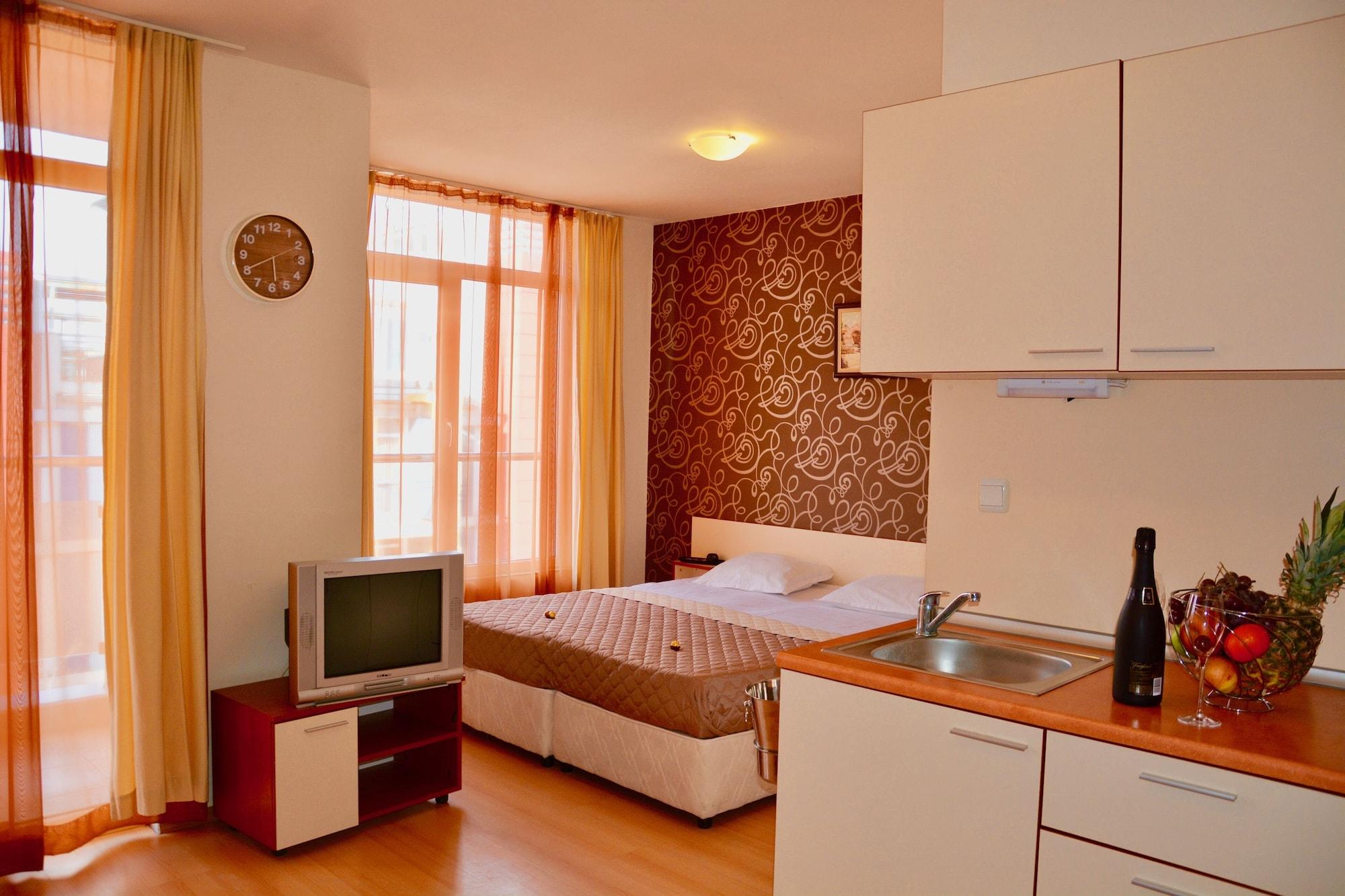 Rainbow 2 Holiday Complex Pantai Sunny Bagian luar foto