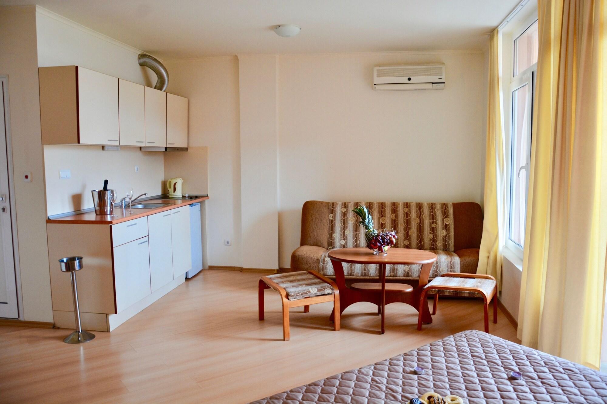 Rainbow 2 Holiday Complex Pantai Sunny Bagian luar foto