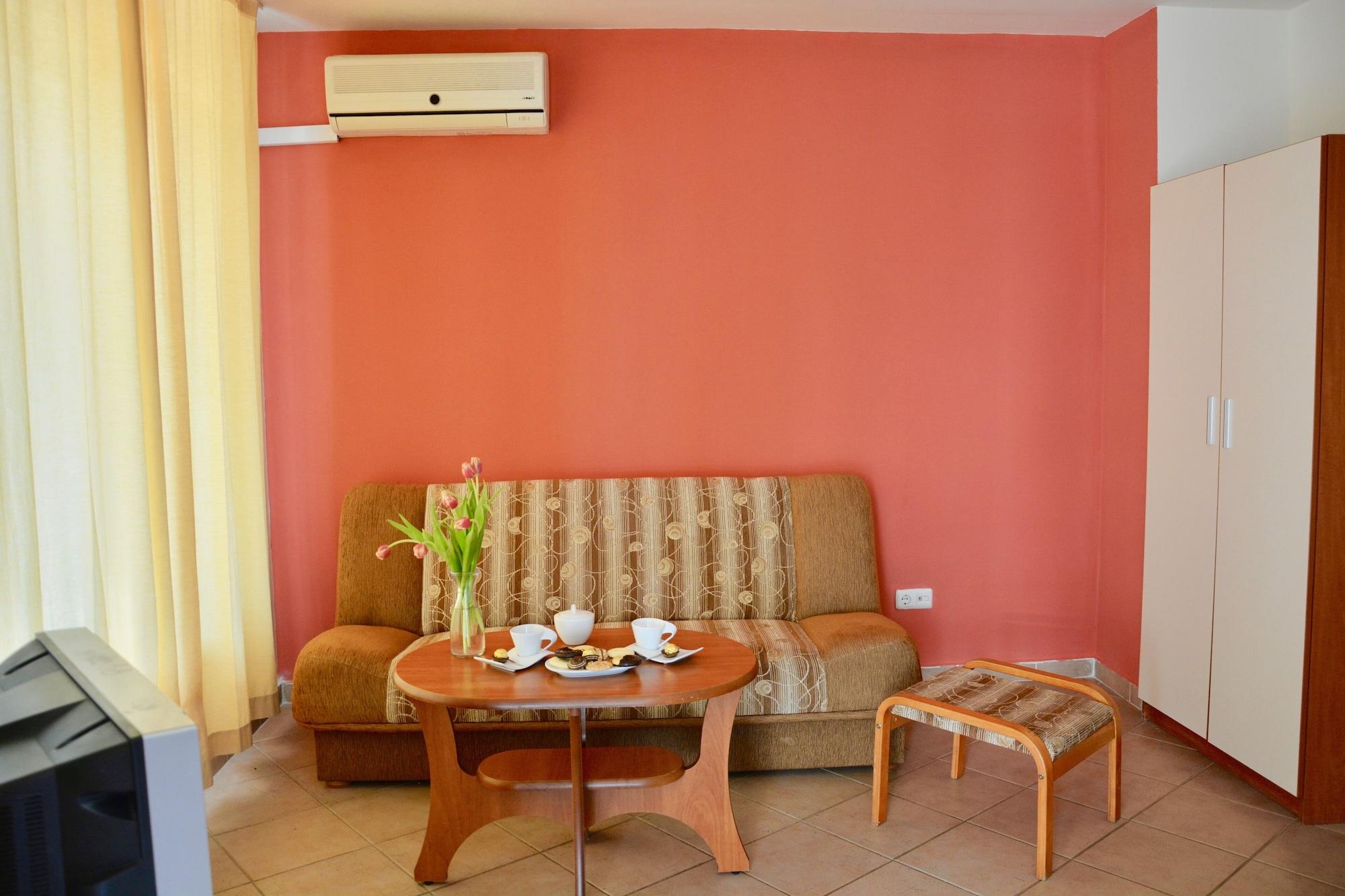 Rainbow 2 Holiday Complex Pantai Sunny Bagian luar foto