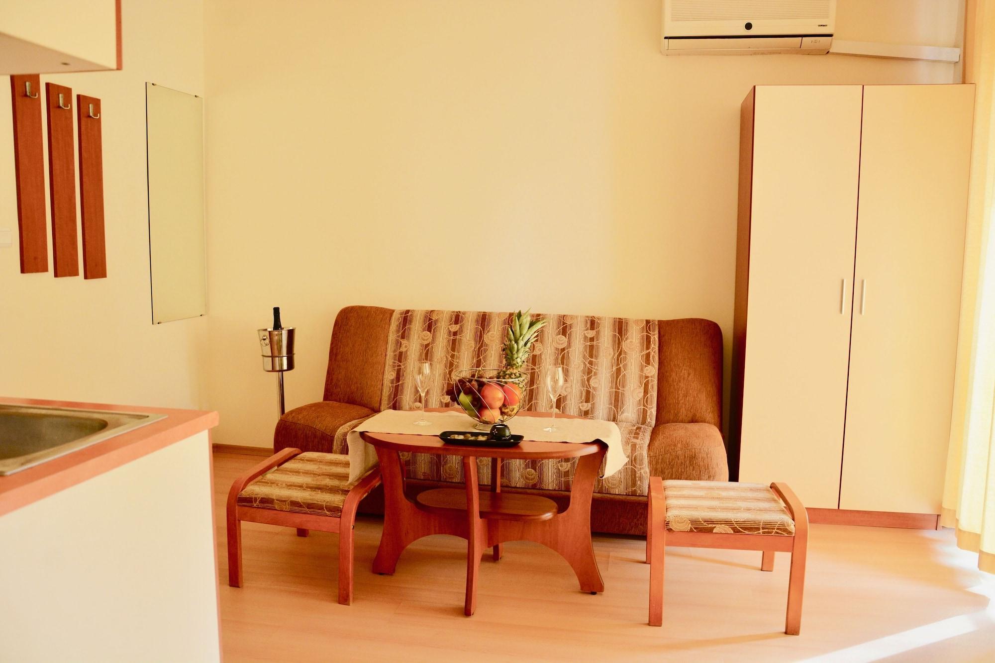 Rainbow 2 Holiday Complex Pantai Sunny Bagian luar foto