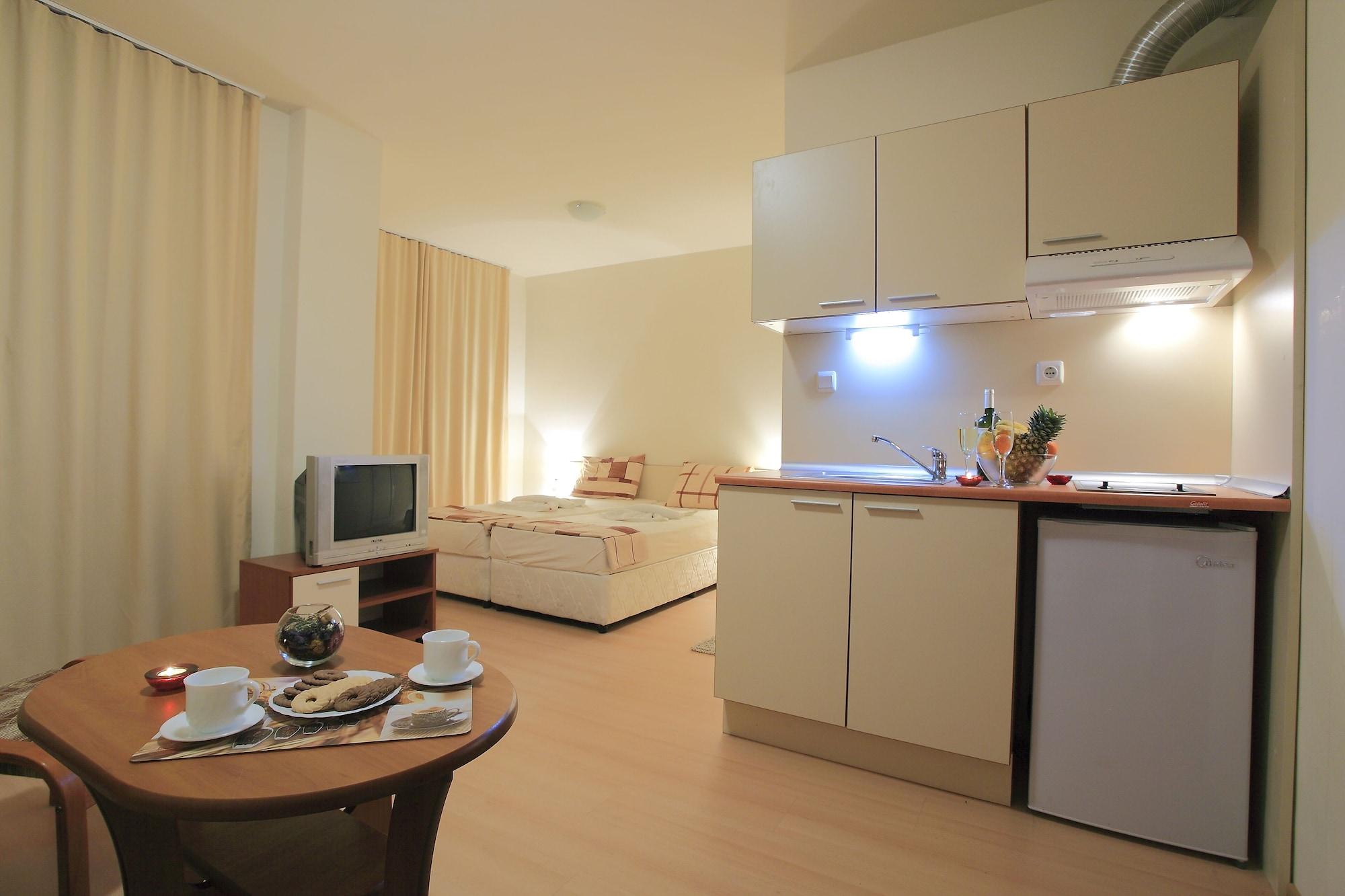 Rainbow 2 Holiday Complex Pantai Sunny Bagian luar foto