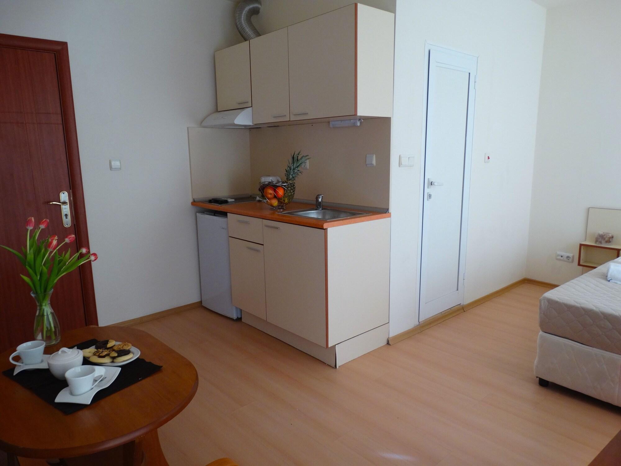 Rainbow 2 Holiday Complex Pantai Sunny Bagian luar foto