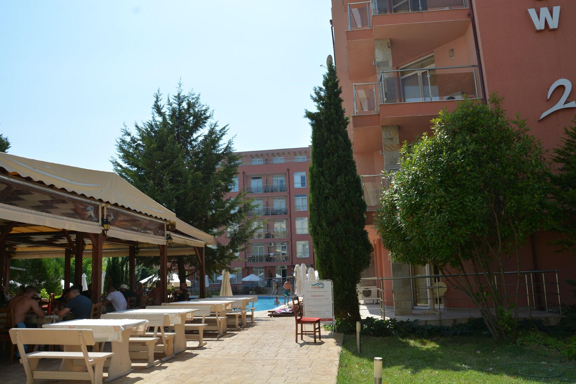 Rainbow 2 Holiday Complex Pantai Sunny Bagian luar foto