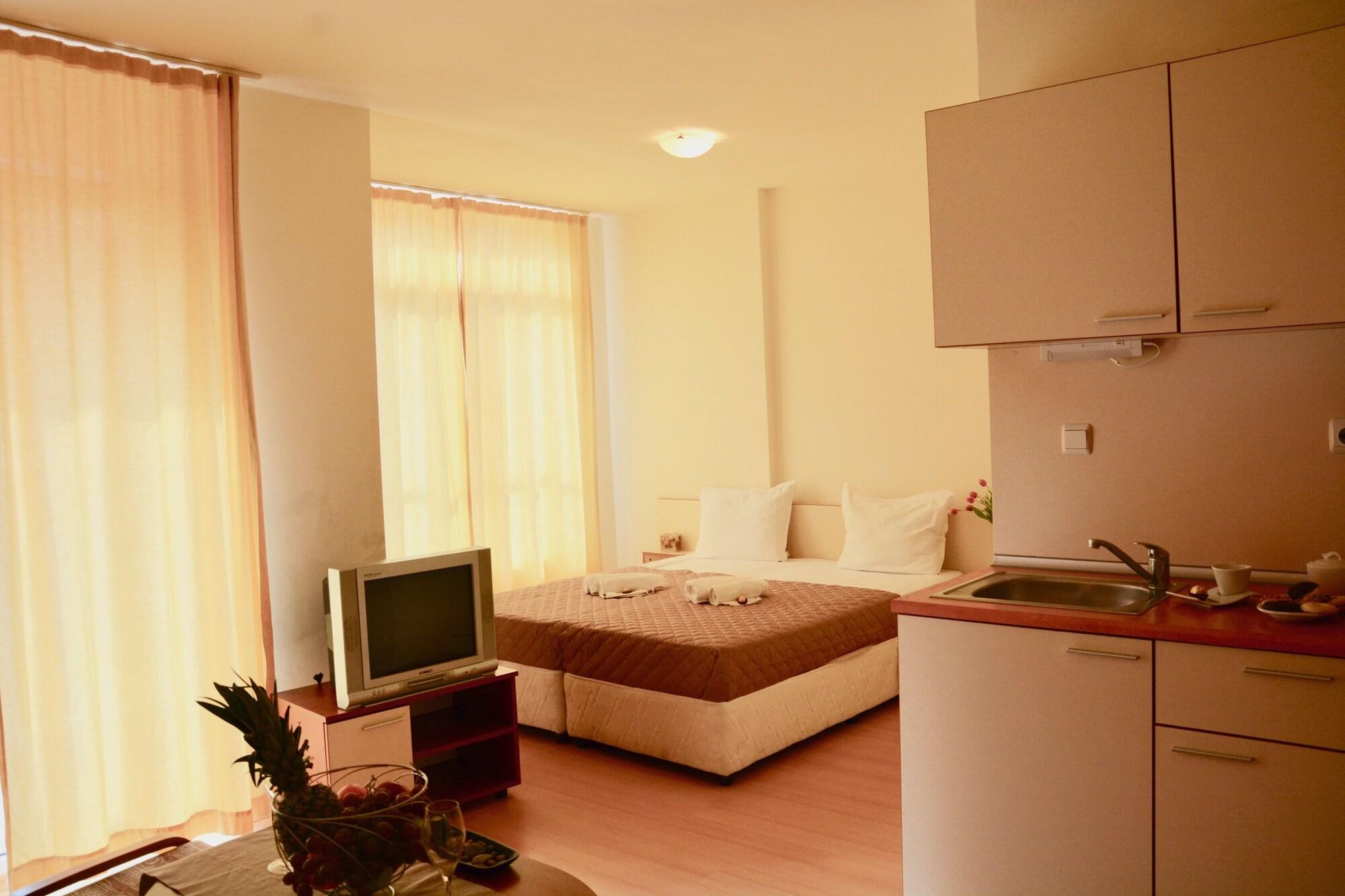 Rainbow 2 Holiday Complex Pantai Sunny Bagian luar foto