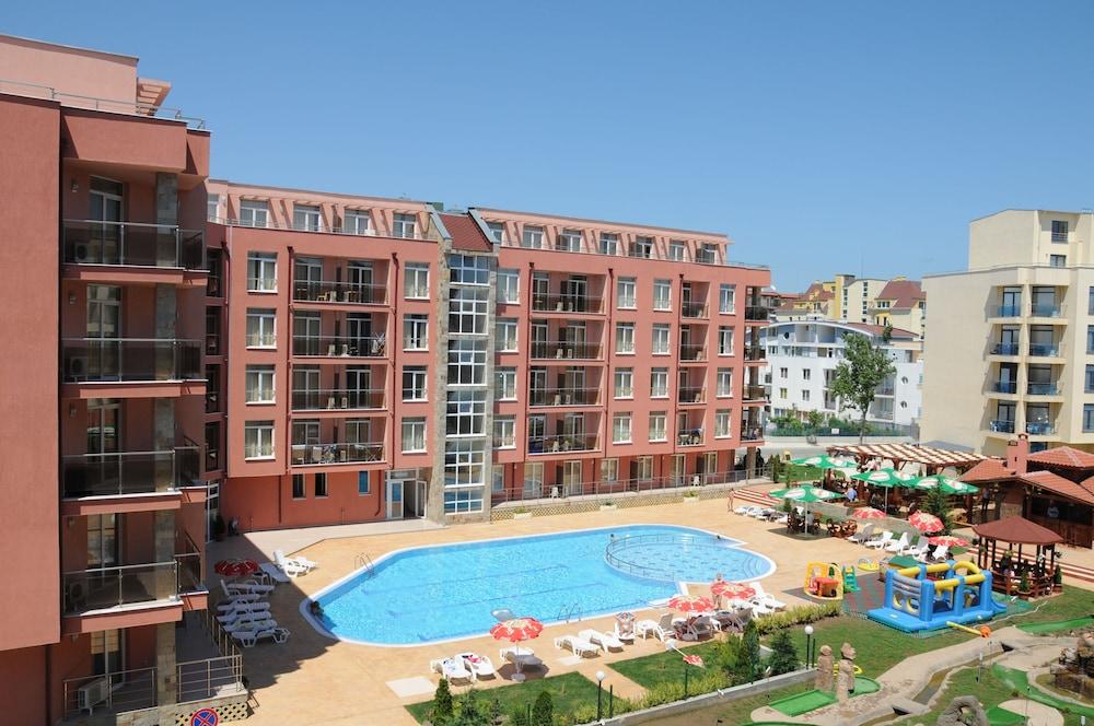 Rainbow 2 Holiday Complex Pantai Sunny Bagian luar foto