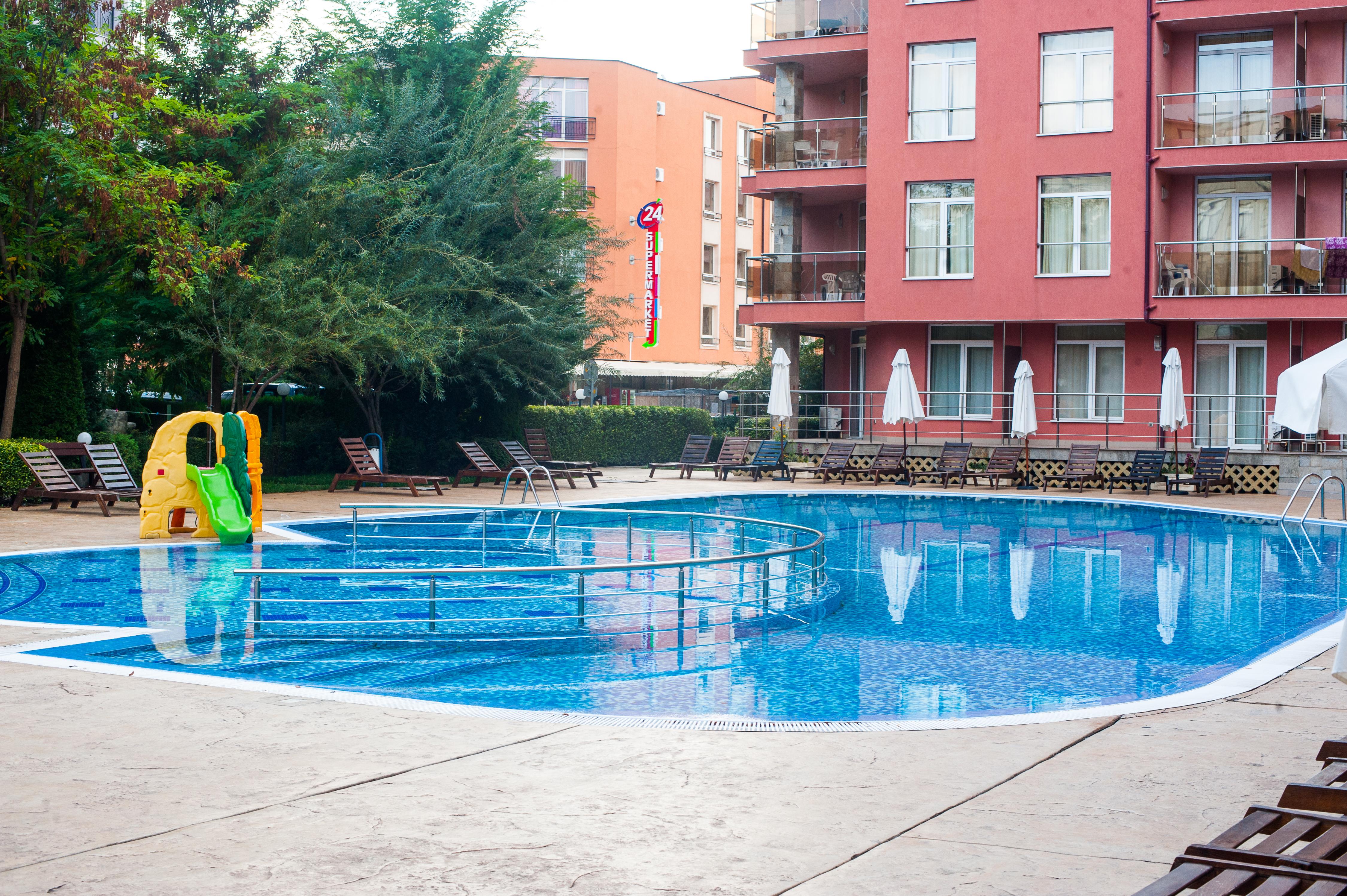 Rainbow 2 Holiday Complex Pantai Sunny Bagian luar foto