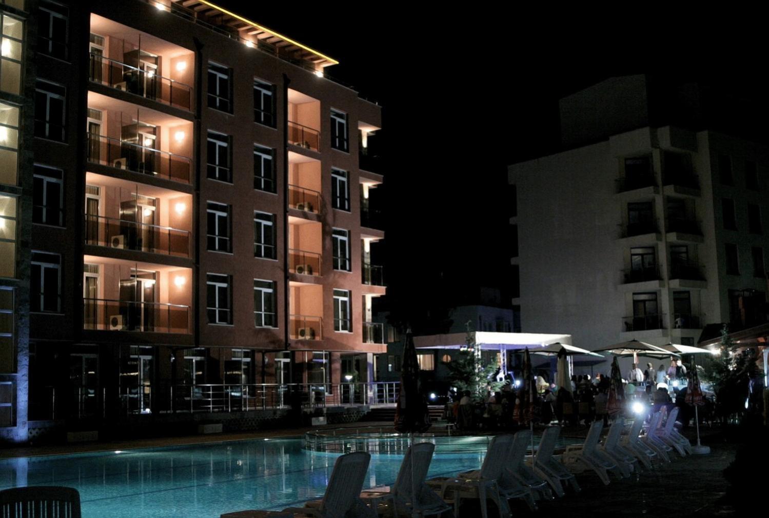 Rainbow 2 Holiday Complex Pantai Sunny Bagian luar foto
