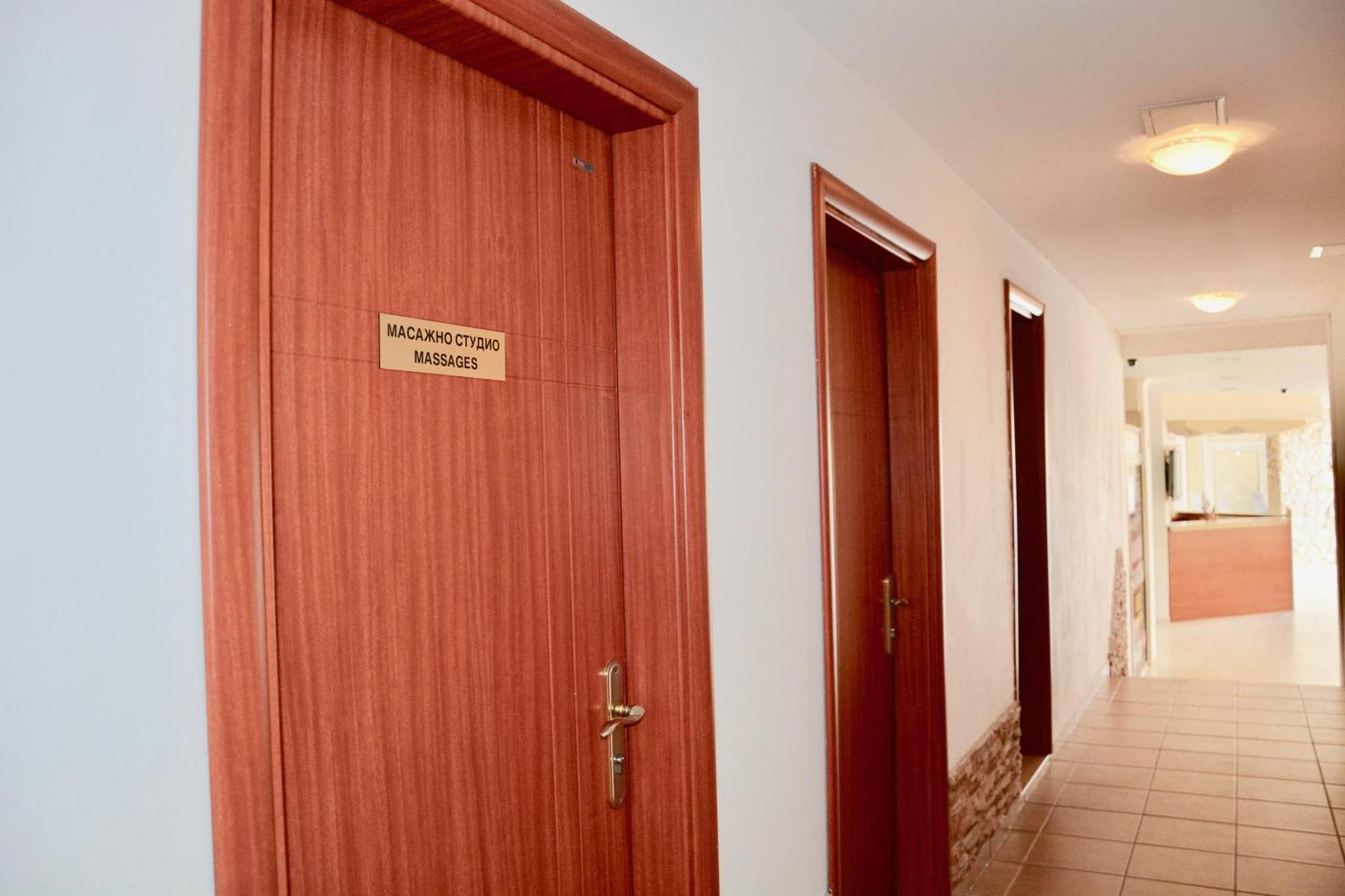 Rainbow 2 Holiday Complex Pantai Sunny Bagian luar foto