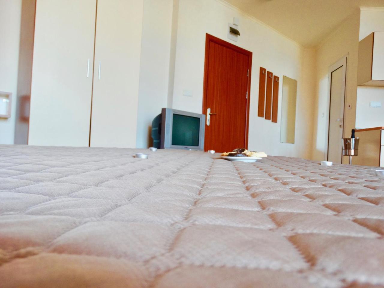 Rainbow 2 Holiday Complex Pantai Sunny Bagian luar foto