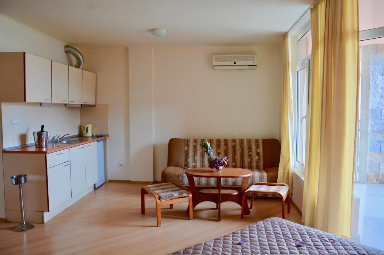 Rainbow 2 Holiday Complex Pantai Sunny Bagian luar foto
