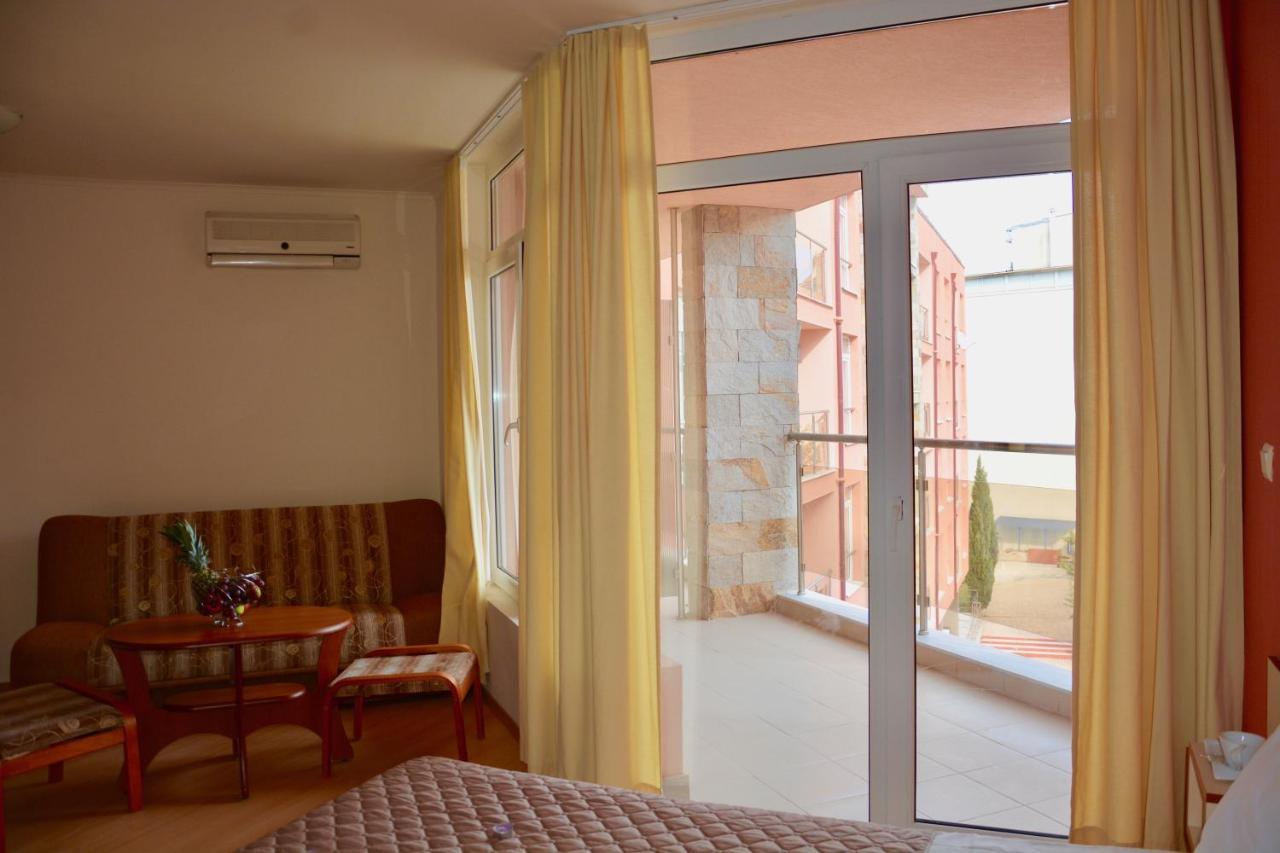 Rainbow 2 Holiday Complex Pantai Sunny Bagian luar foto