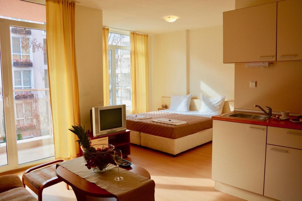 Rainbow 2 Holiday Complex Pantai Sunny Bagian luar foto