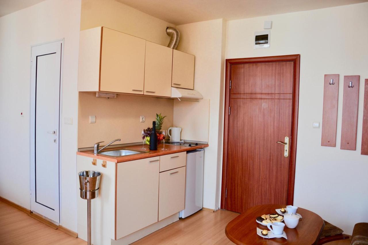 Rainbow 2 Holiday Complex Pantai Sunny Bagian luar foto