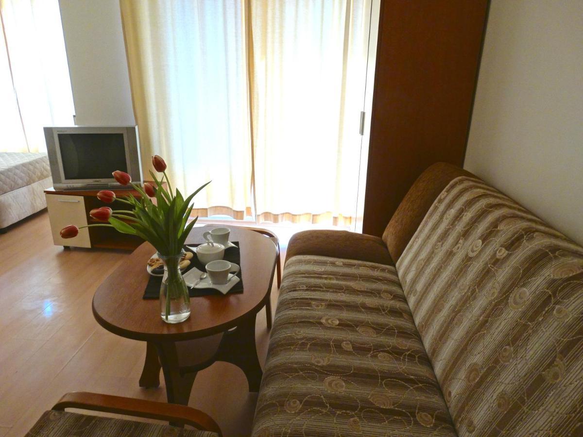 Rainbow 2 Holiday Complex Pantai Sunny Bagian luar foto